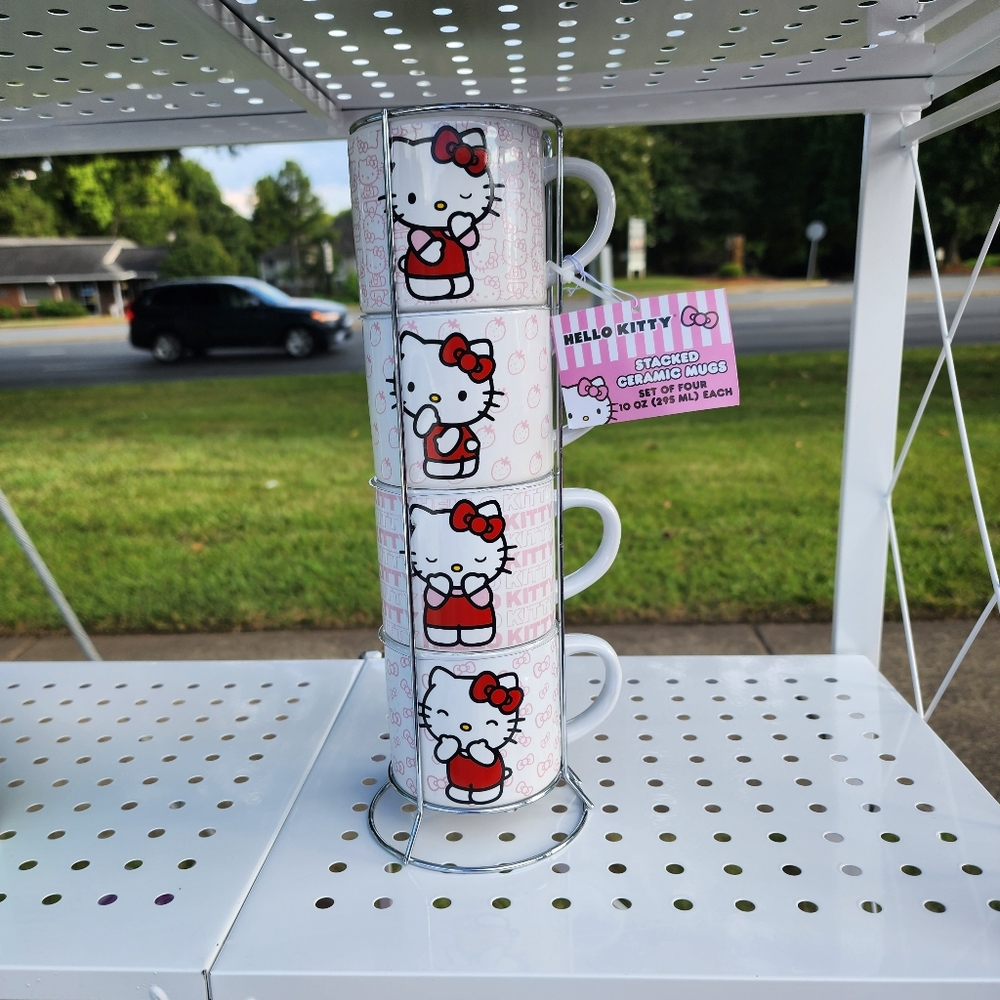 Stacked mugs Hello Kitty